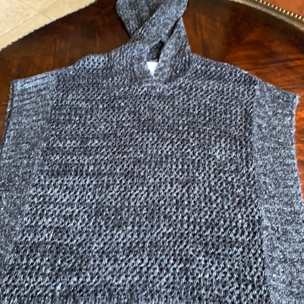 BCBG poncho